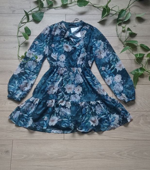 Sukienka z wiązaniem Mohito