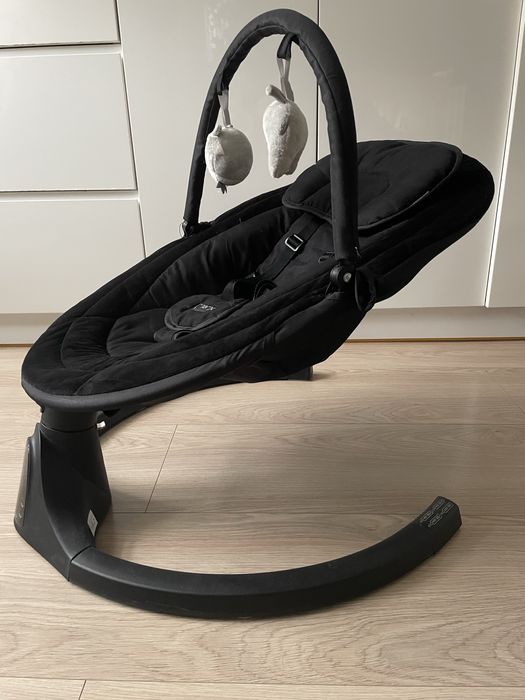 Leżaczek bujaczek elektryczny MoMi Kenani Onyx bluetooth