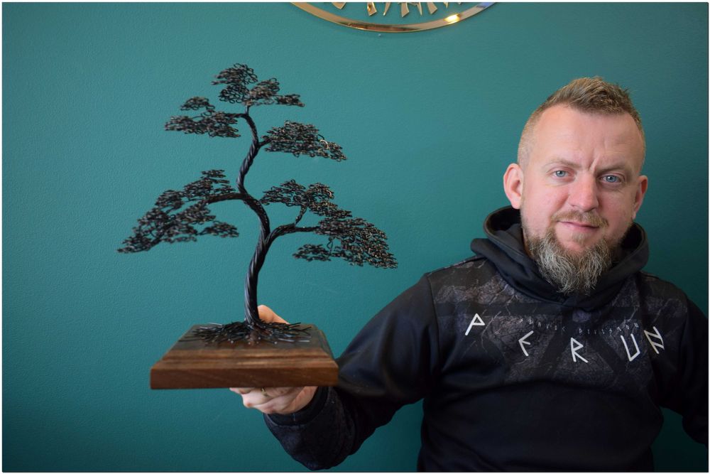 Czarne drzewko bonsai wykonane z drutu , rękodzieło prezent dla mamy
