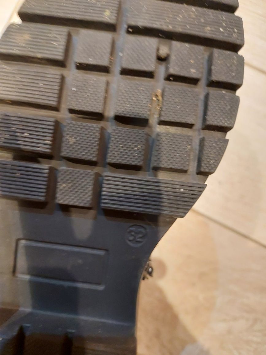 Sprzedam buty dla dziewczynki rozmiary 32 i 31