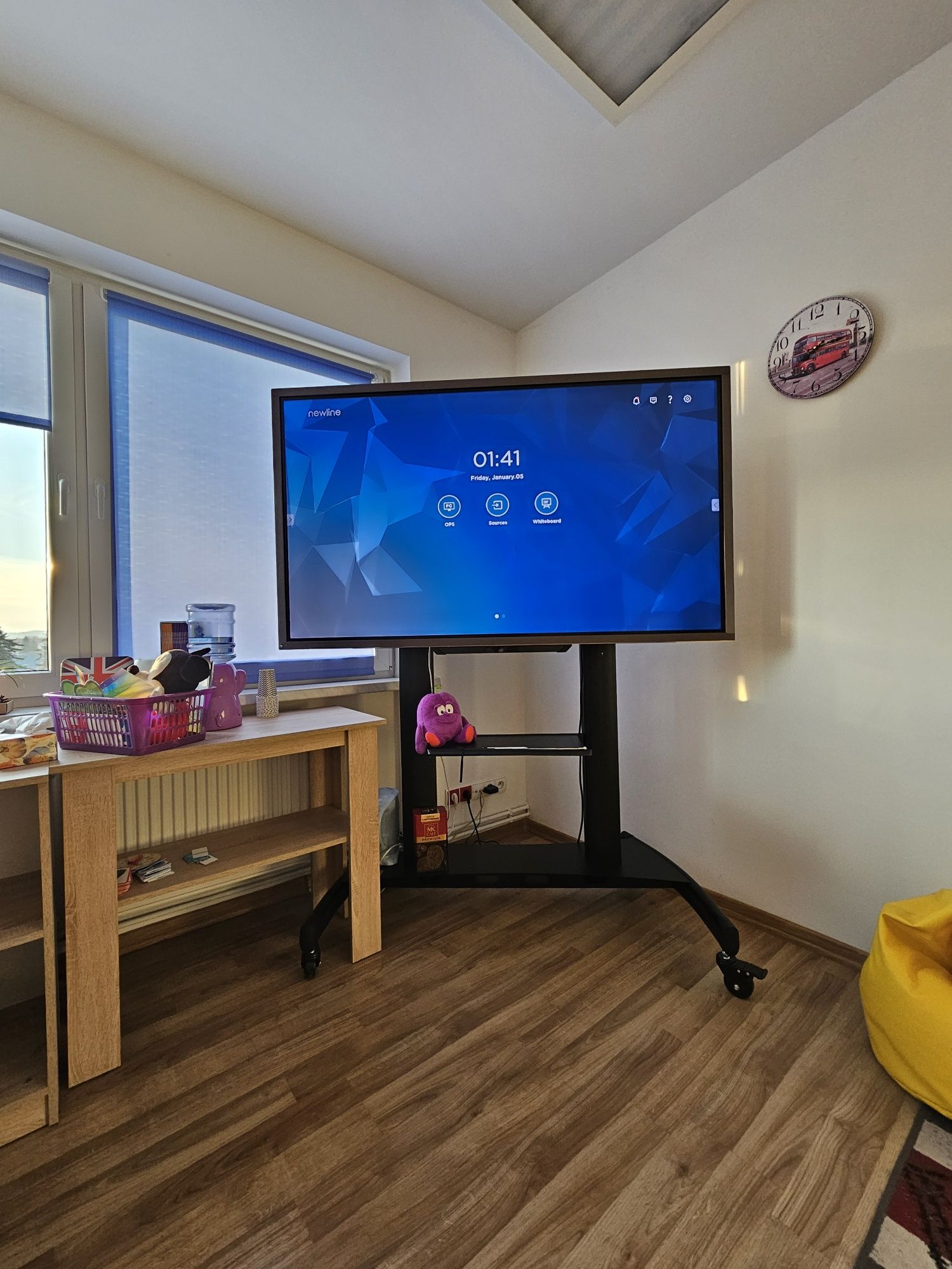 Monitor  Newline Mirka