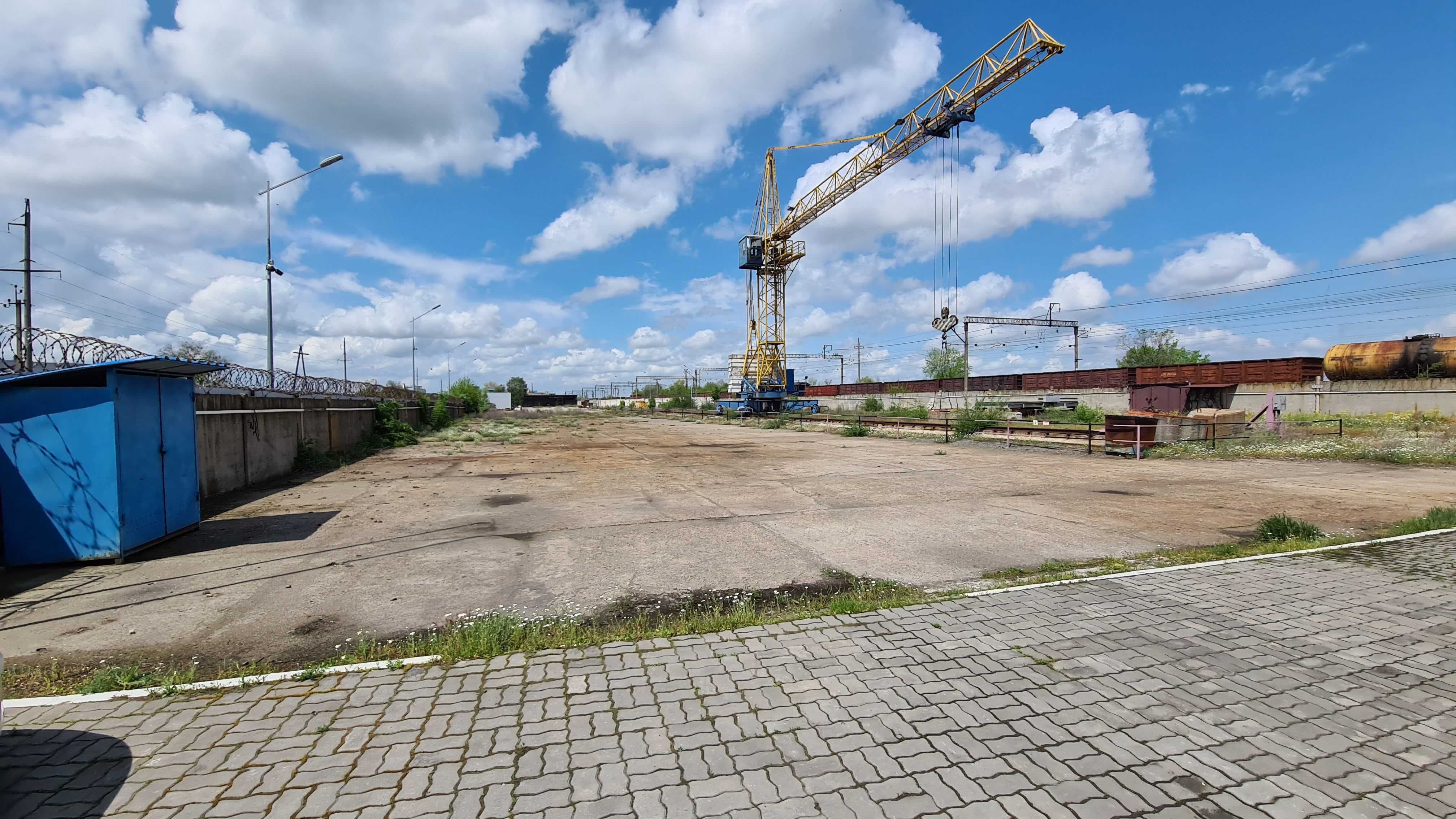 Сдам площадку з мостовим краном та зал. кол. 3000 кв.м.