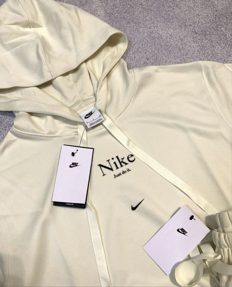 Продам летний костюм Nike оригинал