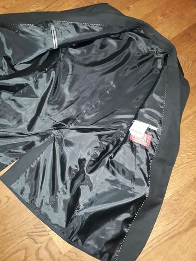 Черные школьные брюки и жилетка. Пиджак 48 размера