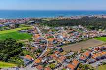 Moradia T4 com terraço, perto da praia de Vila Chã
