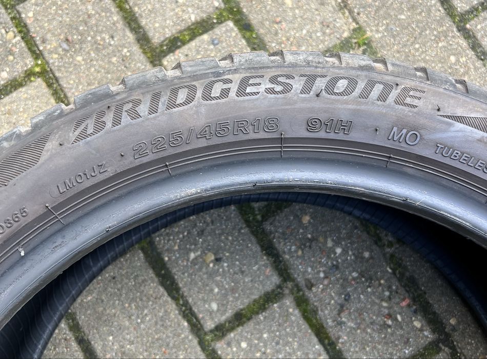 Opny 225/45/18 zimowe Bridgestone