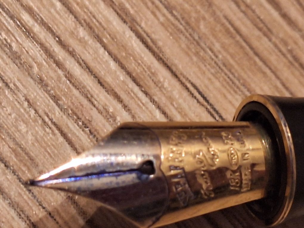Pióra  wieczne firmy  Sheaffer i Parker.