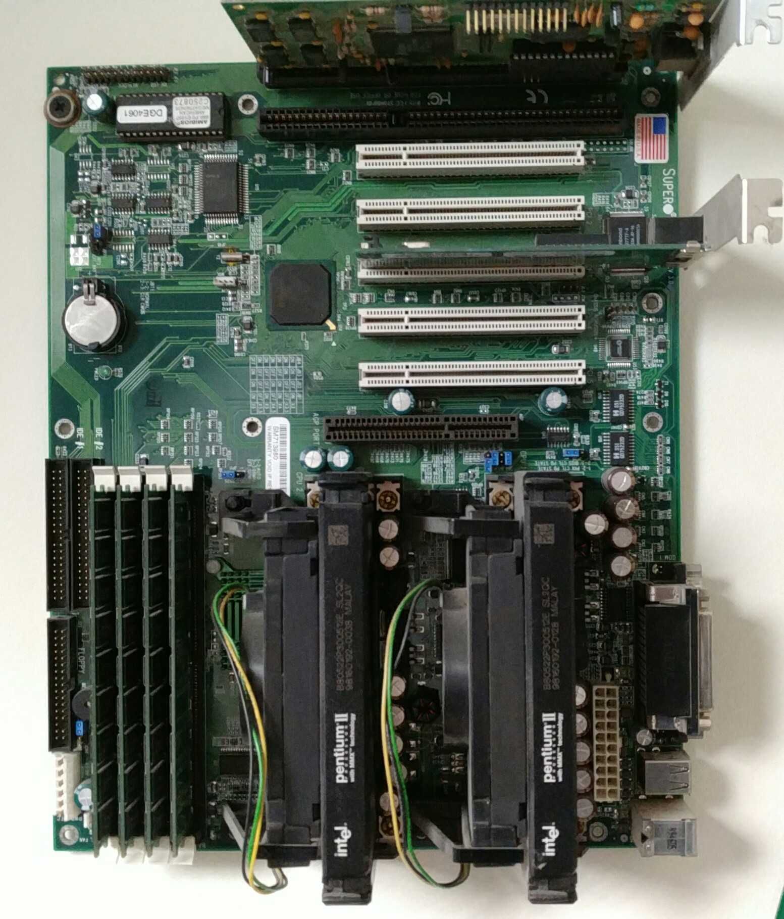 Материнская плата P6DGE серверная раритет 2 процессора pentium 2 slot1