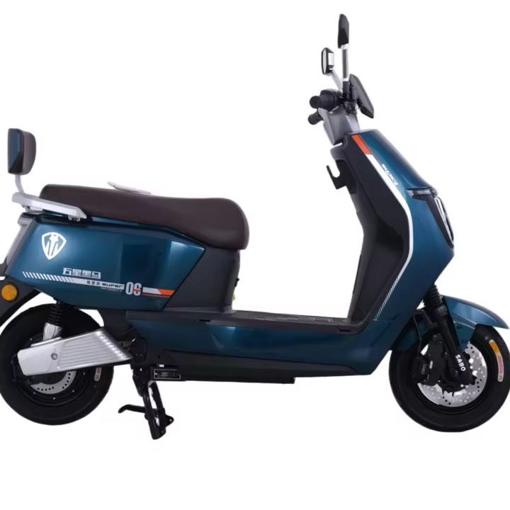 Scooter elétrica nova, pronta a circular!