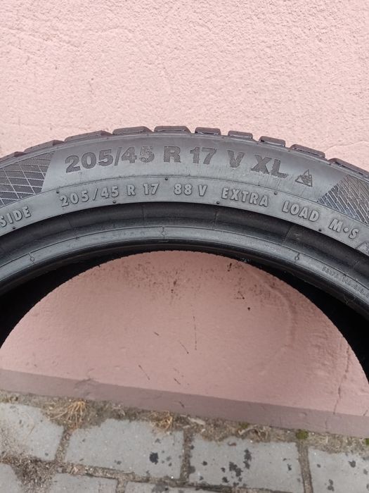 Opona zimowa pojedyncza Continental 205/45/17