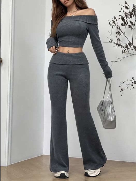 Трикотажний жіночий костюм