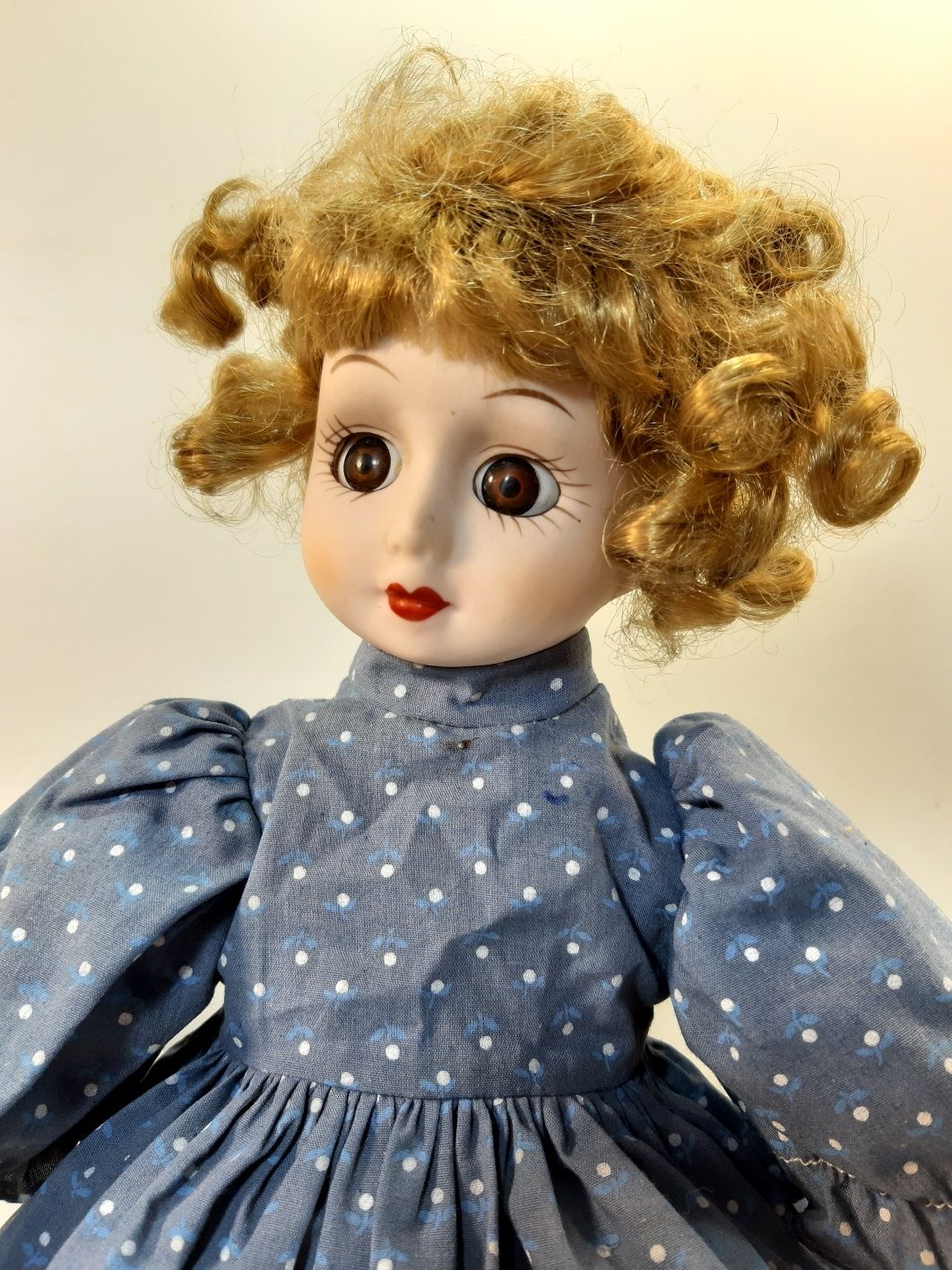 Кукла фарфоровая девочка 39 см