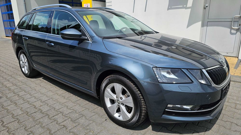 Skoda Octavia 1.6 TDI DSG Ambiente Radar Climatronic ACC Kamera PDC