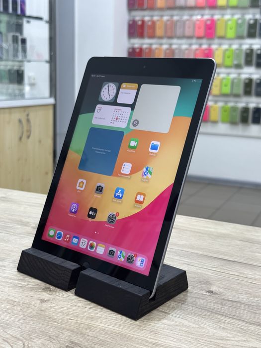 Apple iPad 6 (2018) 32 ГБ Wi-Fi + LTE 9.7" Space Gray