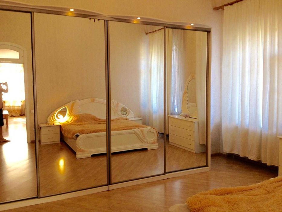 Центр міста. Горсад. Дерибасівська. Середній поверх. Ремонт. Меблі