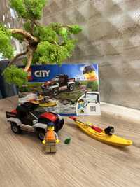 Zestaw LEGO City Policyjny pościg drogowy (60242)