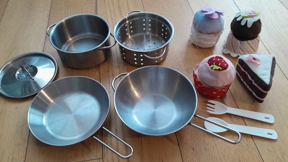 Garnki IKEA Duktig + babeczki + sztućce dla dzieci