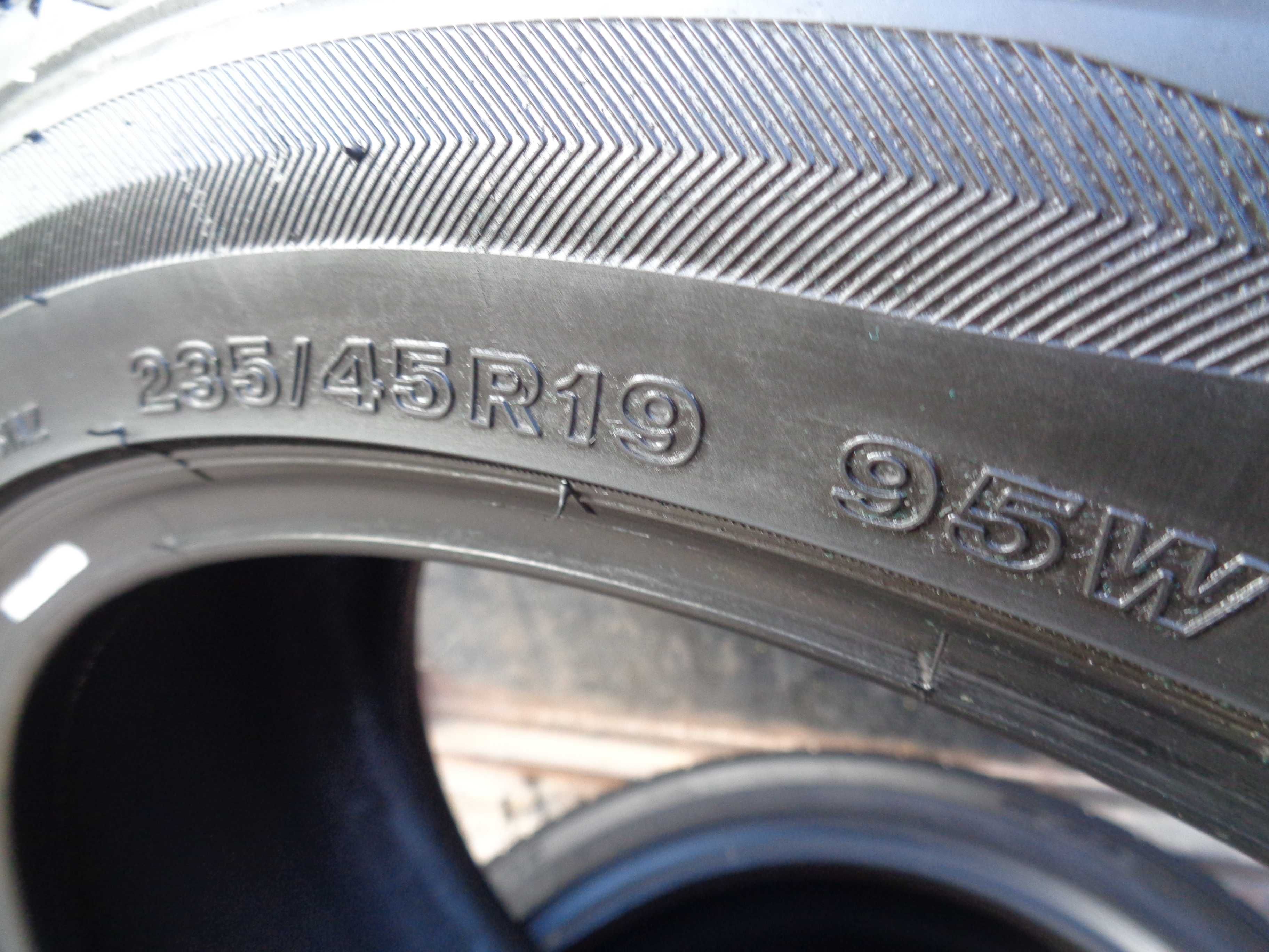 Bridgestone Potenza S001 235/45r19 2шт, 14год, 5+мм, ЛЕТО из Германии