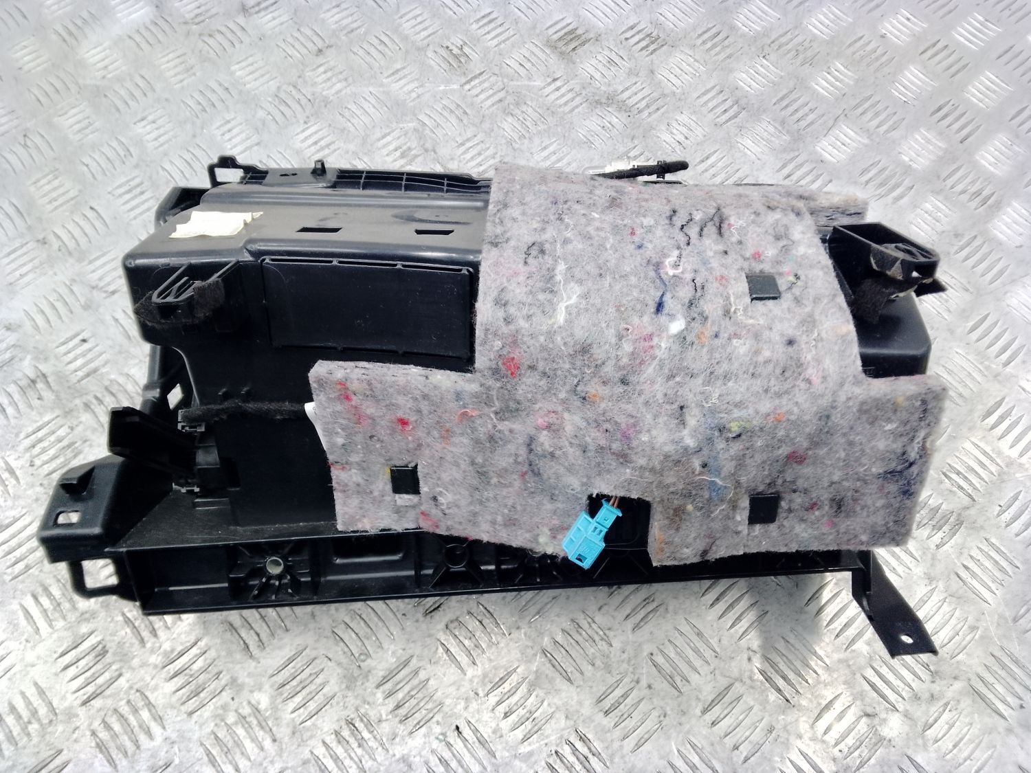 Бардачок A11768042007H52 для Mercedes Benz C117 CLA-Klasse 2013-2019