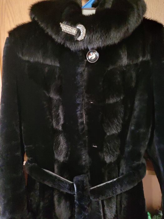 Шуба мутон с норкой.