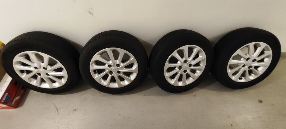 Oryginalne alufelgi Hyundai 15x6" 4x100mm DIA 54.1mm ЕТ 48мм