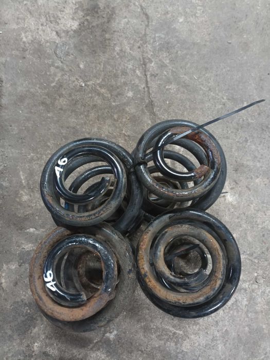 VW T4 Sprężyna Zawieszenia Tylna Komplet Dwóch Sztuk Rozmiar 16