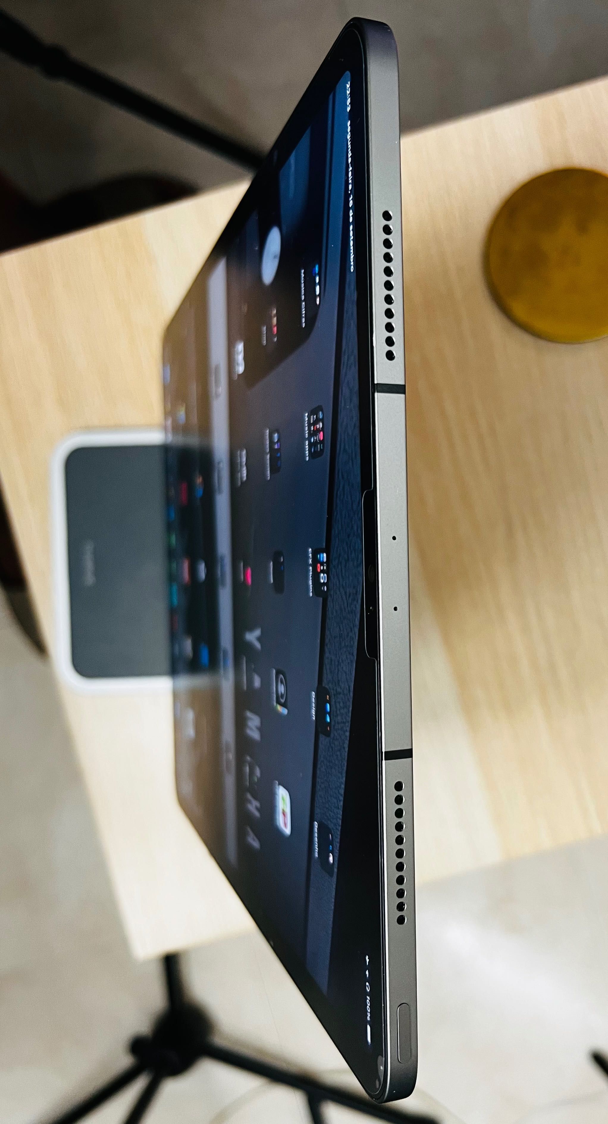 iPad Pro 12,9" M1 256GB Wi-Fi + 5G + MagicKeyboard + Apple Pencil 2