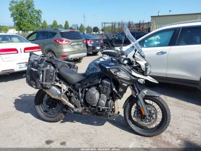 Triumph Motorcycle EXPLORER XCX 2020