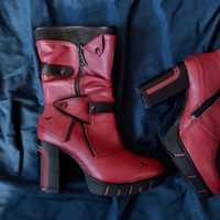 "Mustang" червоні черевики / сапоги