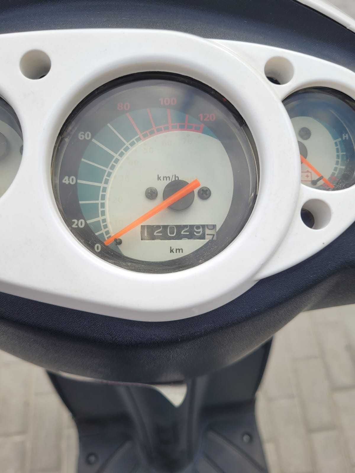 Skuter White City 125