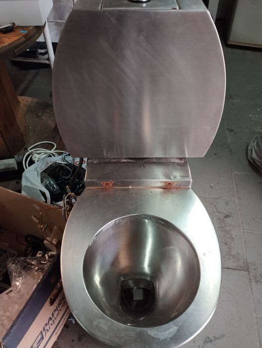 Sanita em inox com autoclismo