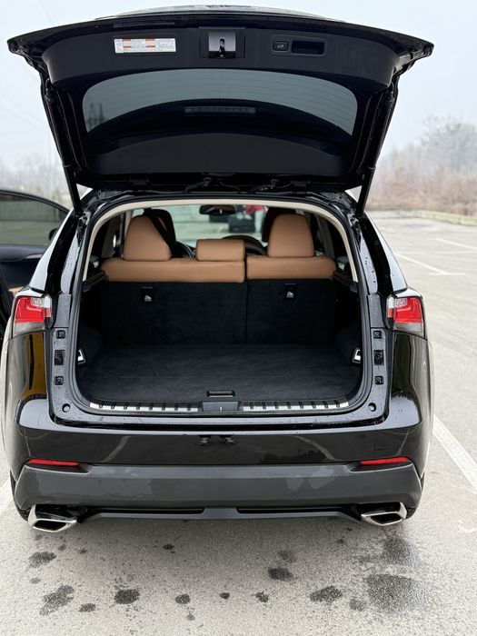 Автомобіль Lexus NX 200T