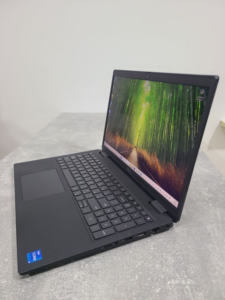 Сучасний бізнес ноутбук Dell Latitude 3520: 15"/i5-1135G7/16ram/256ssd
