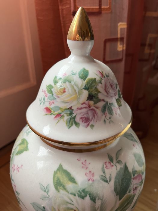 Jarro e pote de porcelana