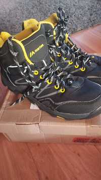 Buty trekingowe ,softshell firmy Martes