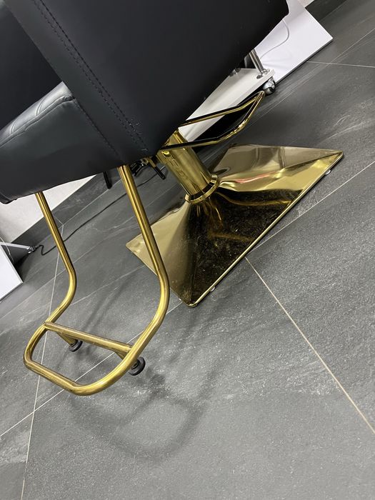 Продам кресла парикмахерские