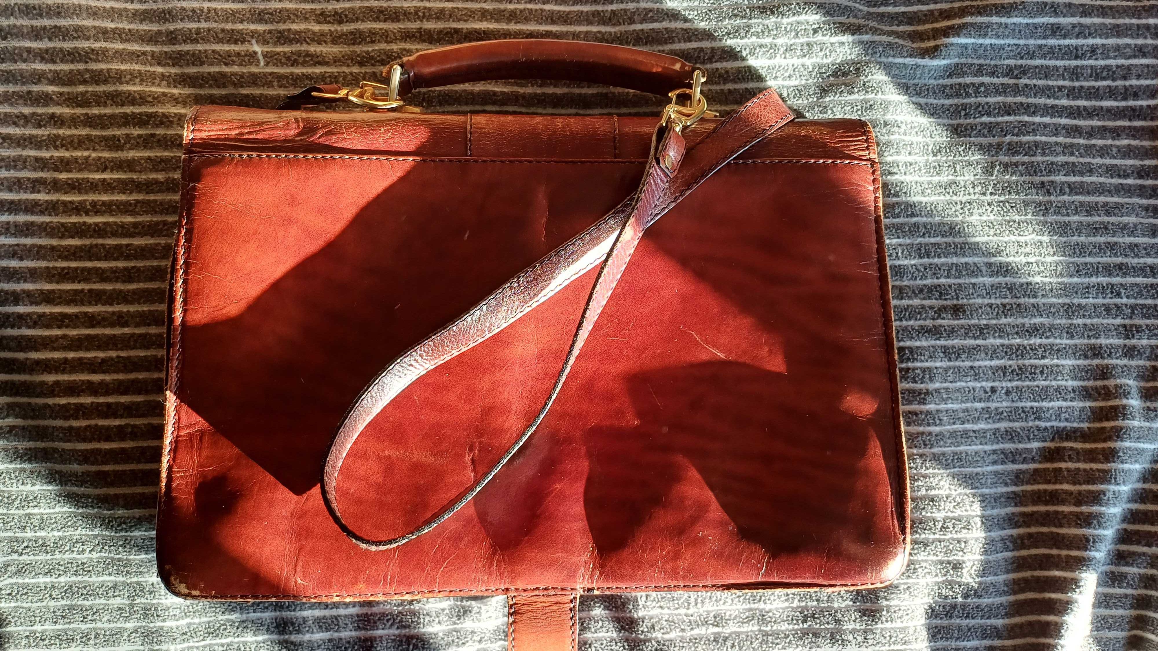 Mala Vintage, de couro de alta qualidade, da marca Ceancarel