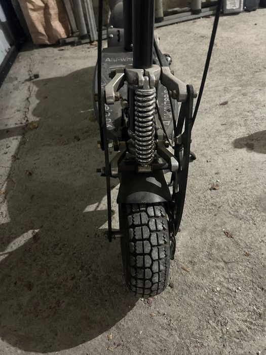 Електросамокат з сидінням