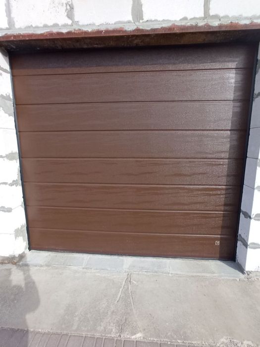 Гаражні ворота секційні/ролетні під замовлення