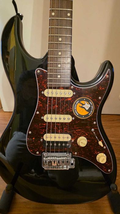 Sprzedam gitarę Sire Larry Carlton S3 BK - bardzo dobry stan.