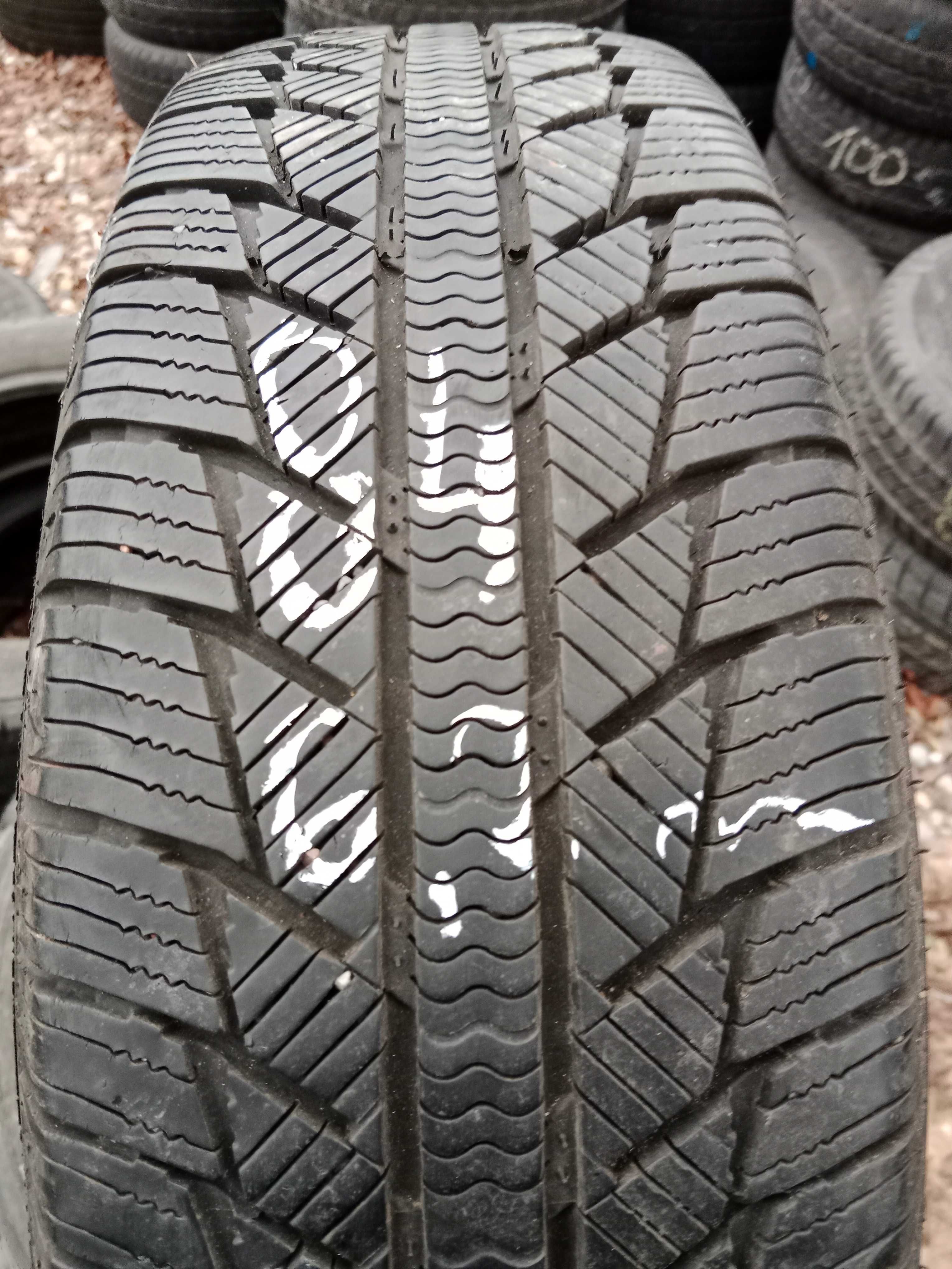 Opona używana zimowa 195/70R15C Syron Everest C 1szt.