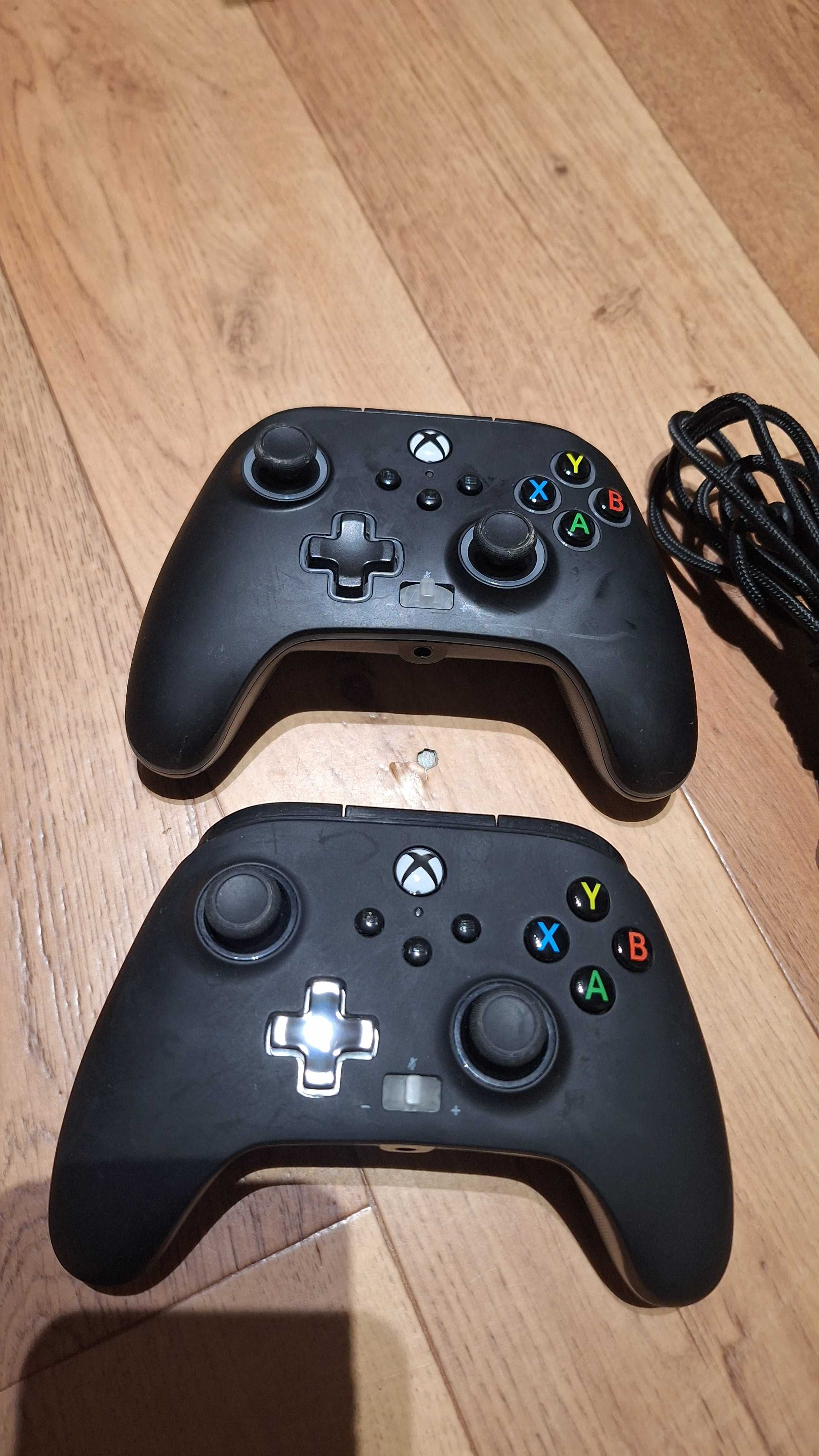 Pady przewodowe PowerA czarne do xbox one series PC komplet