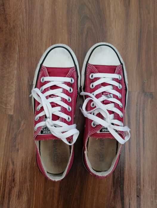 Converse bordowe
