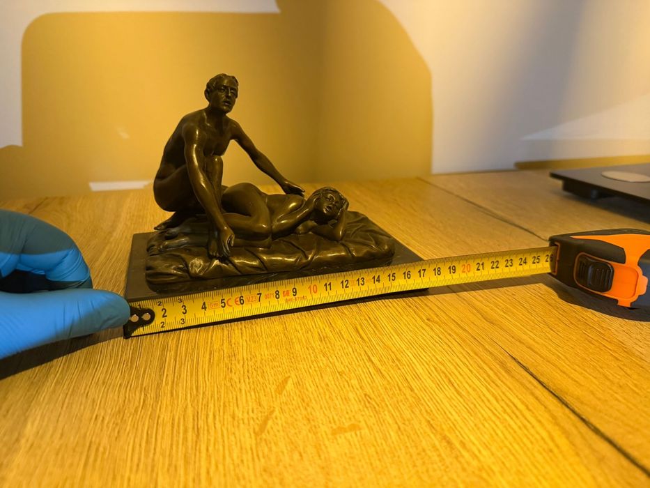Фигура Скульптура Эротика Бронза мужчина и женщина в любви Подпись