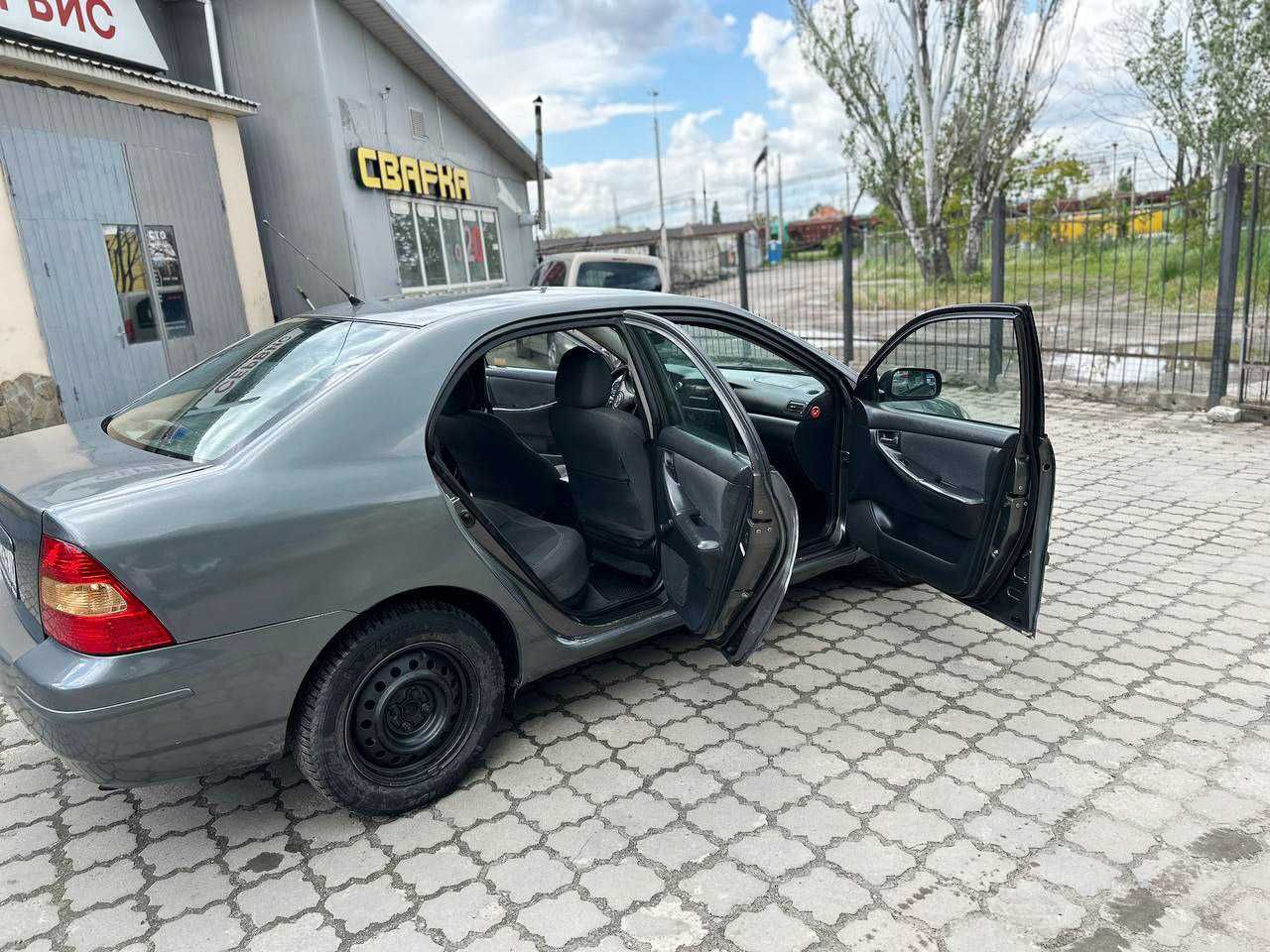 Toyota Corolla 1.4 механика 2004 год