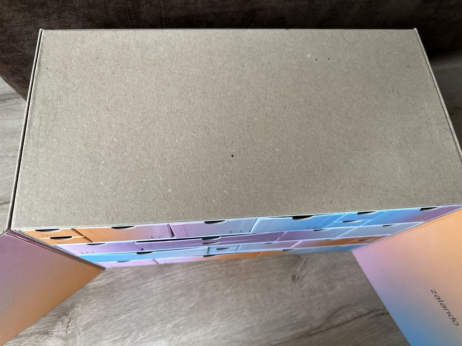 Grube kartonowe pudelko z szufladkami zalando