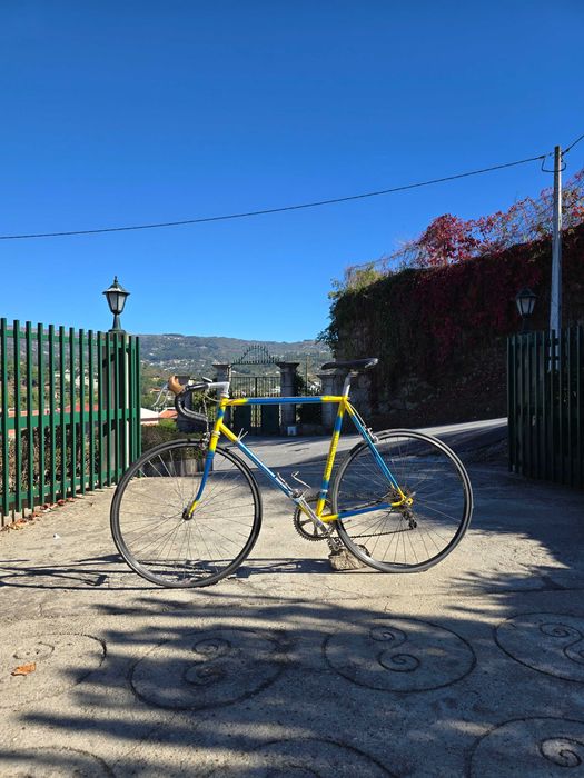 Bicicleta de estrada clássica – ideal para restauro