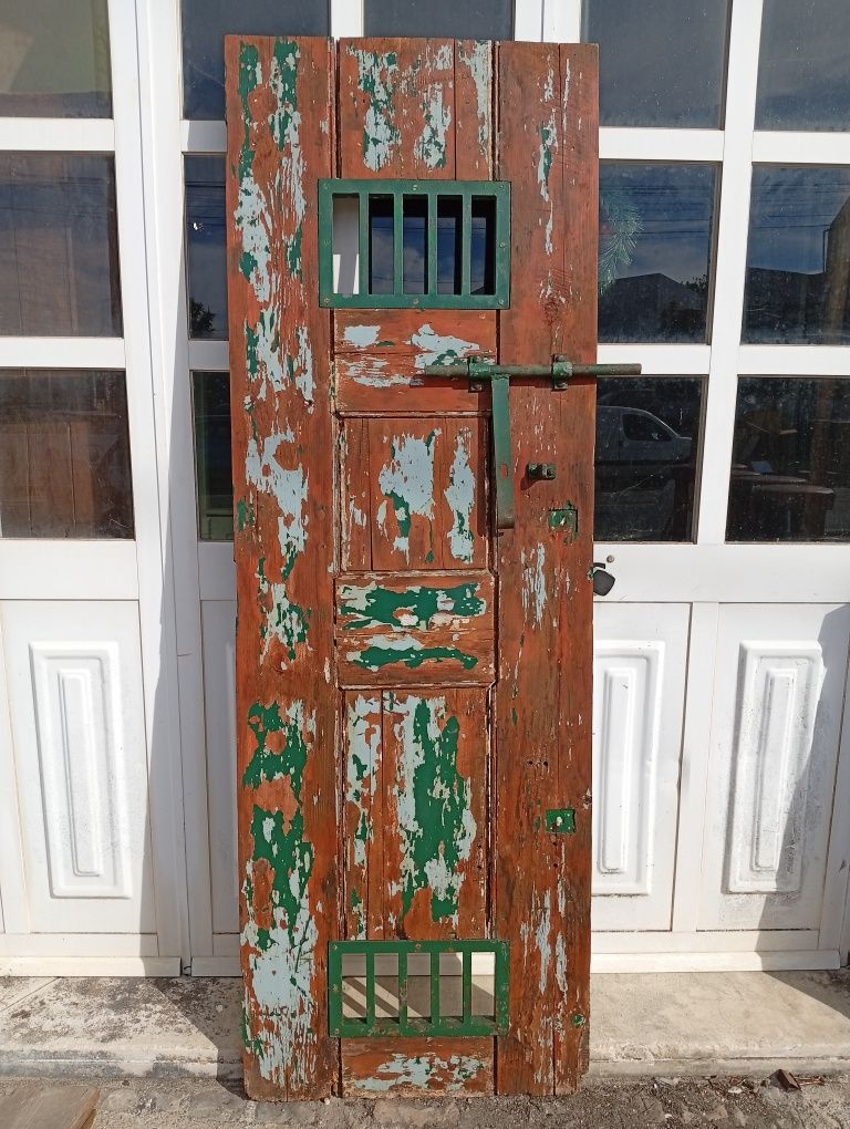 Portas antigas em madeira