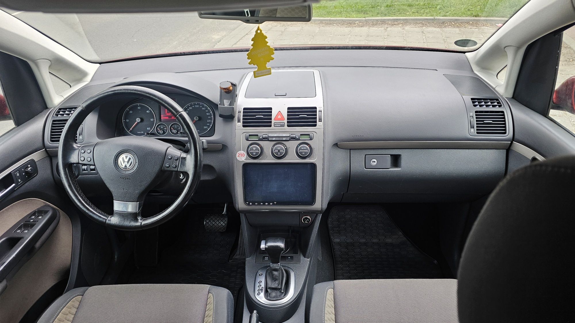 Vw Touran Cross 2.0 TDi 140 Dsg hak