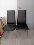 Cadeiras de couro preto